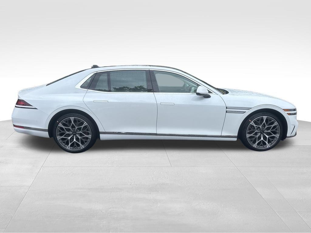 new 2025 Genesis G90 car, priced at $98,381
