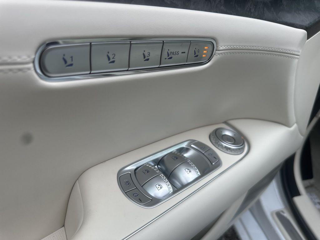 new 2025 Genesis G90 car, priced at $98,381