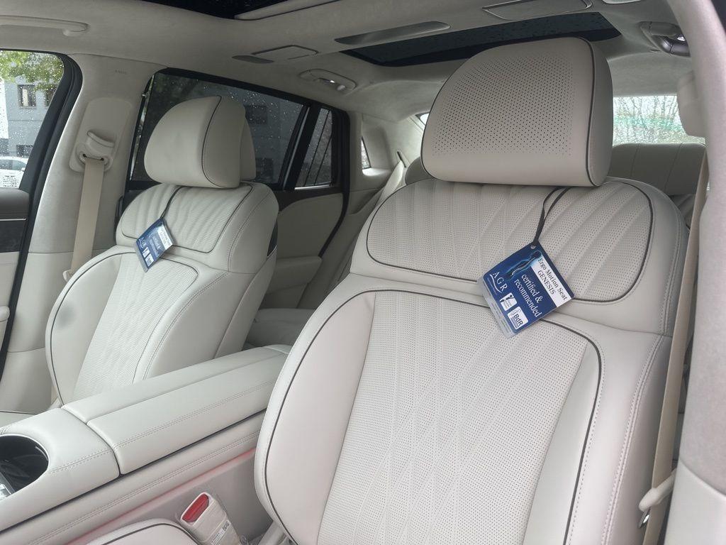 new 2025 Genesis G90 car, priced at $98,381
