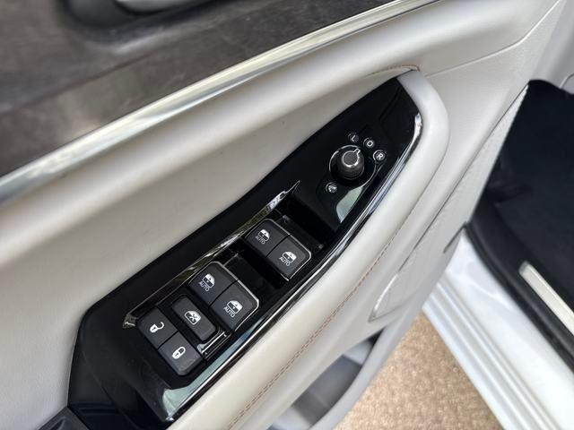 used 2023 Jeep Grand Cherokee car, priced at $37,199
