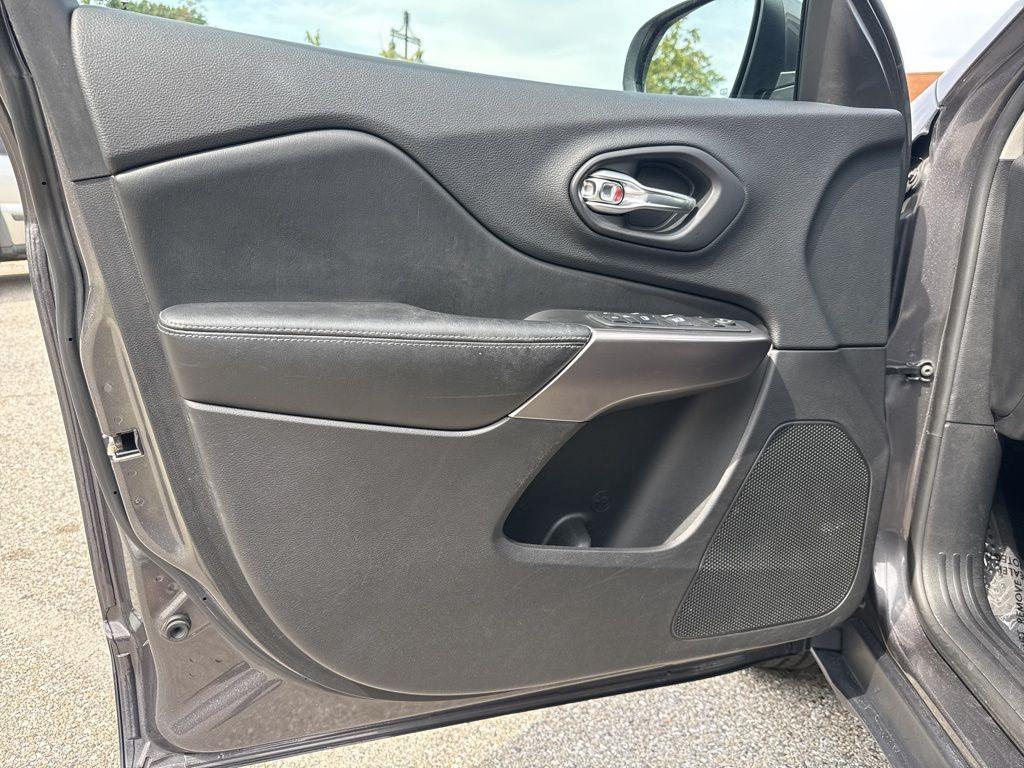 used 2019 Jeep Cherokee car, priced at $15,755