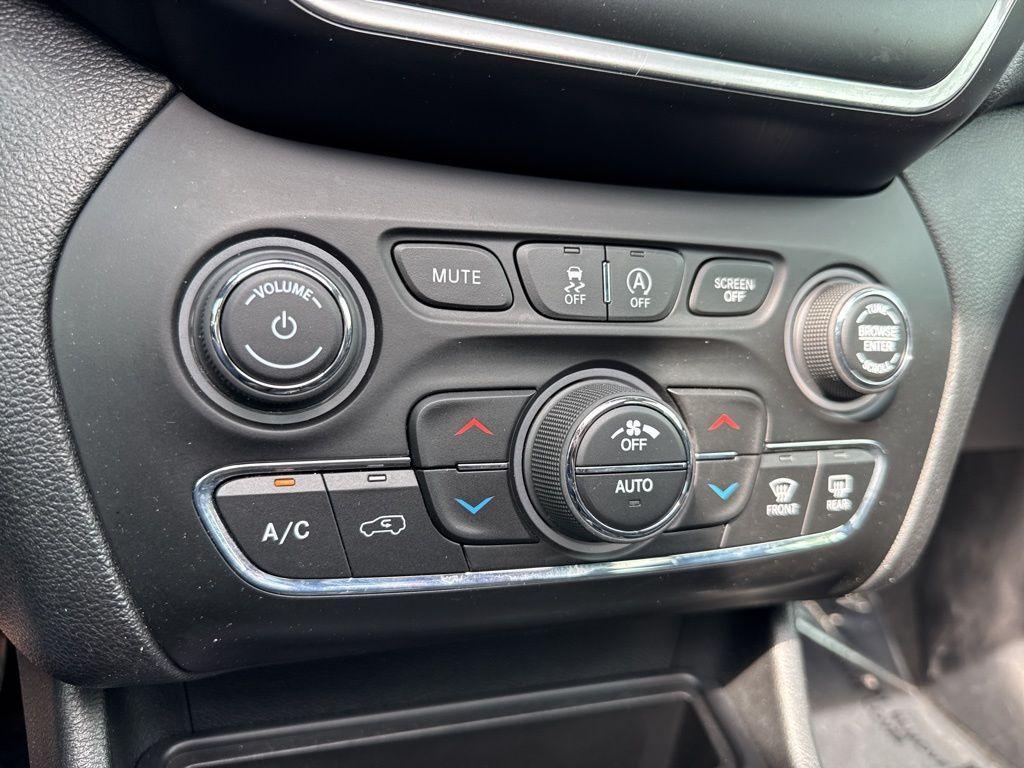 used 2019 Jeep Cherokee car, priced at $15,755
