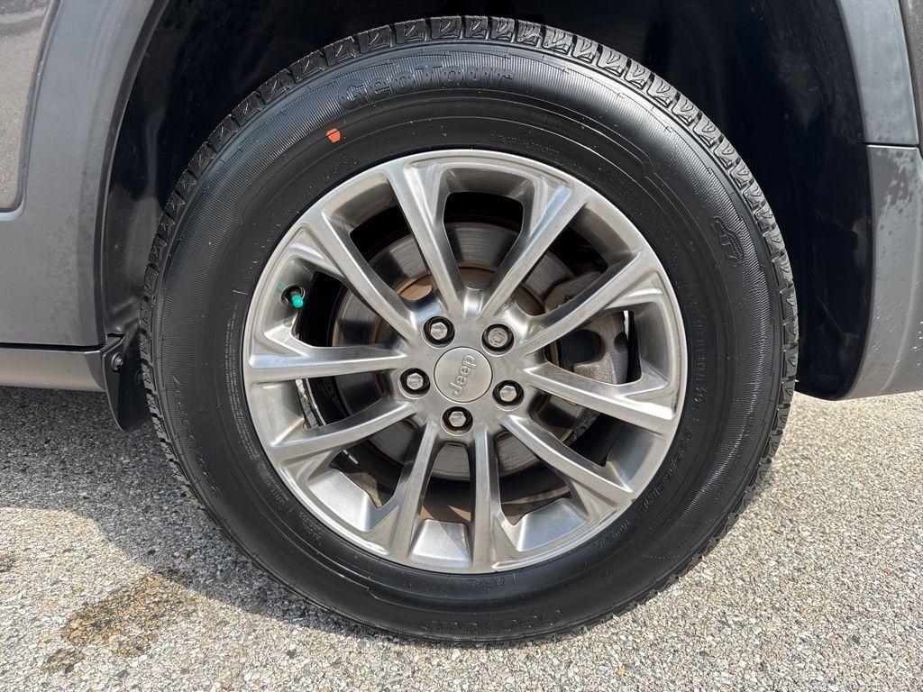 used 2019 Jeep Cherokee car, priced at $15,755