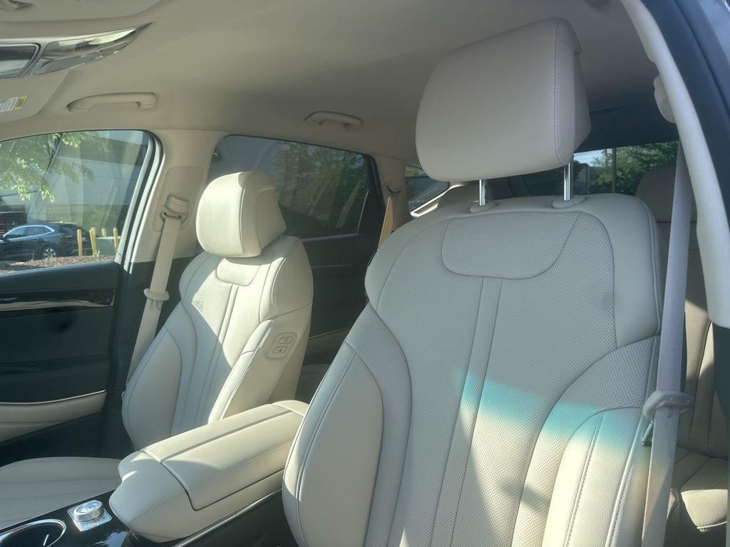 new 2025 Genesis GV80 car, priced at $60,605