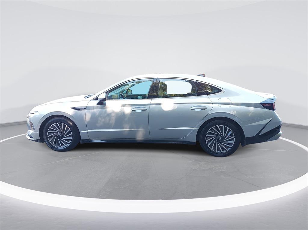used 2024 Hyundai Sonata Hybrid car, priced at $27,261