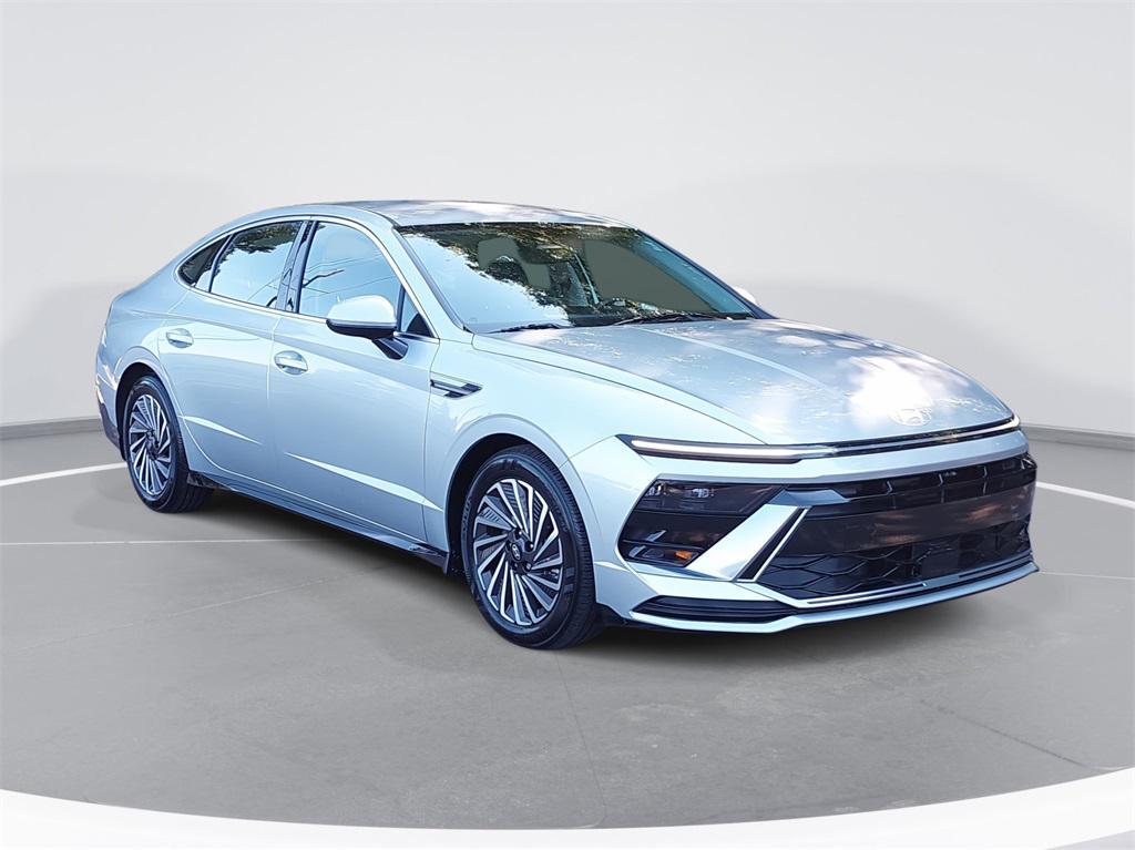 used 2024 Hyundai Sonata Hybrid car, priced at $27,261