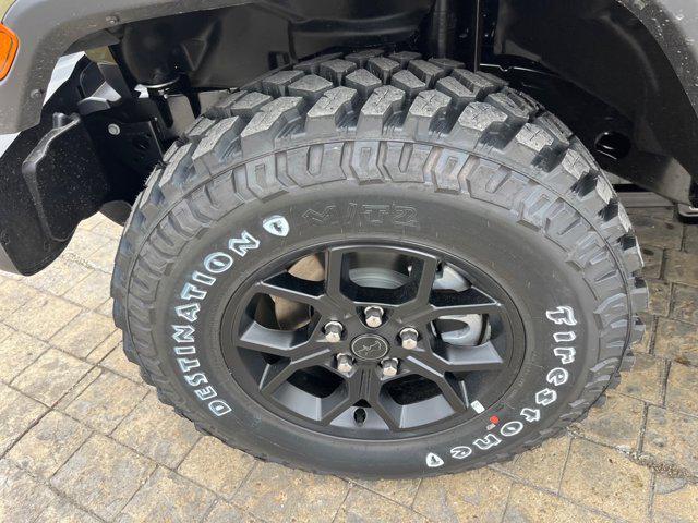 new 2025 Jeep Gladiator car, priced at $45,598