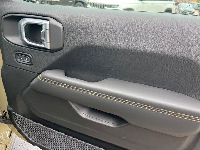 new 2025 Jeep Gladiator car, priced at $45,598