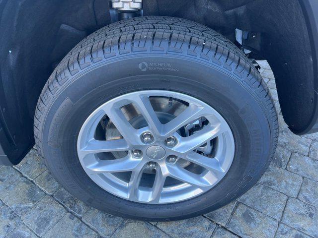 new 2025 Jeep Grand Cherokee L car, priced at $40,178