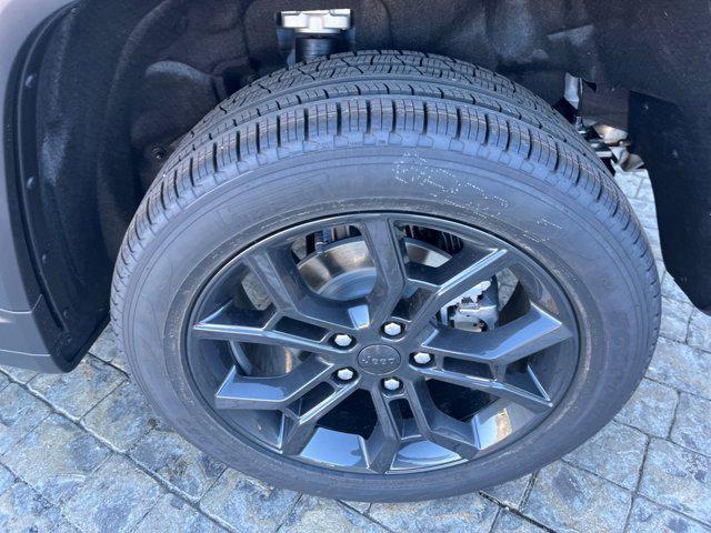 new 2025 Jeep Grand Cherokee car, priced at $47,804