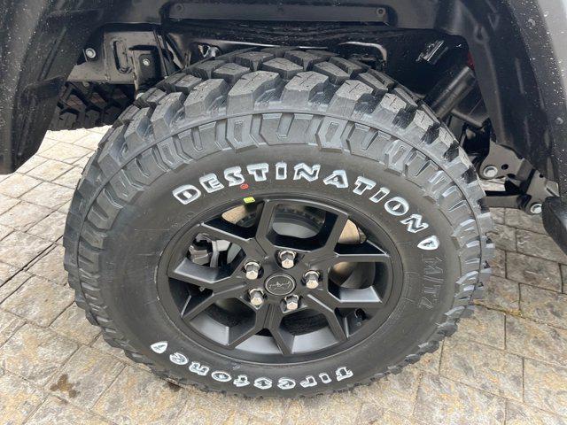 new 2025 Jeep Gladiator car, priced at $42,308