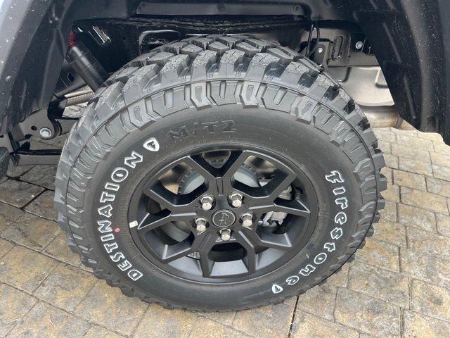 new 2025 Jeep Gladiator car, priced at $42,308