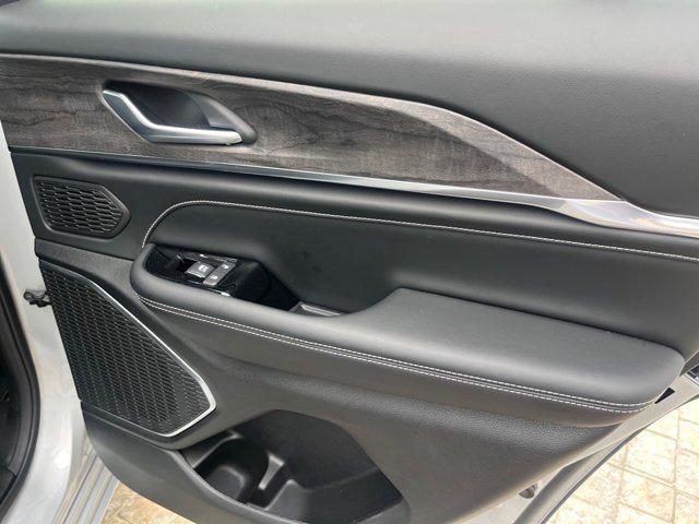 used 2023 Jeep Grand Cherokee car, priced at $37,366