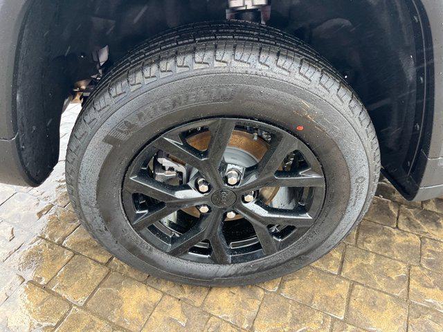 new 2025 Jeep Grand Cherokee car, priced at $40,722