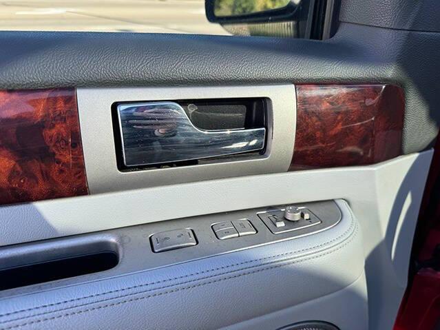 used 2005 Lincoln Navigator car, priced at $3,995