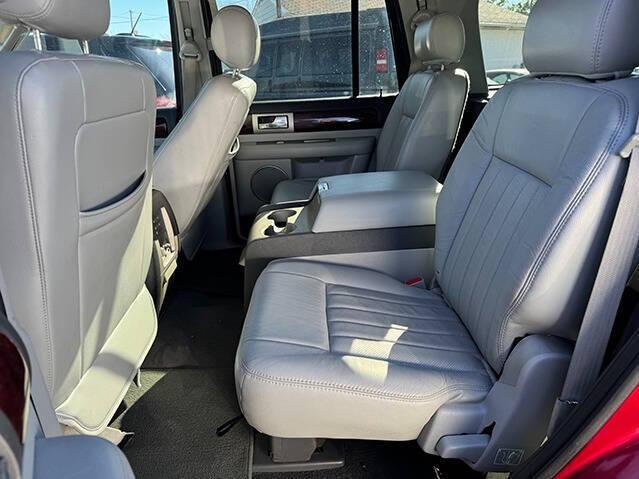used 2005 Lincoln Navigator car, priced at $3,995