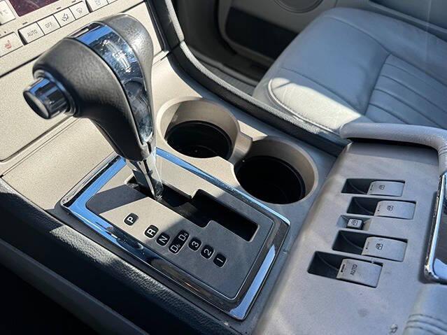 used 2005 Lincoln Navigator car, priced at $3,995