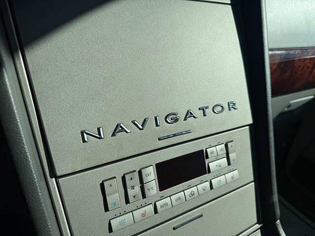 used 2005 Lincoln Navigator car, priced at $3,995