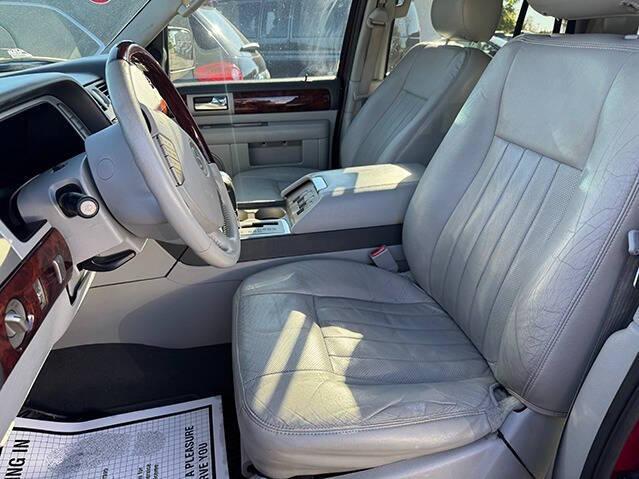 used 2005 Lincoln Navigator car, priced at $3,995