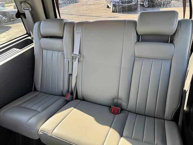 used 2005 Lincoln Navigator car, priced at $3,995