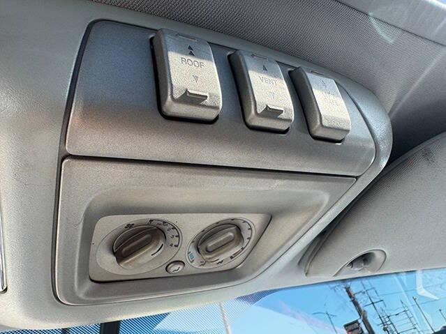 used 2005 Lincoln Navigator car, priced at $3,995