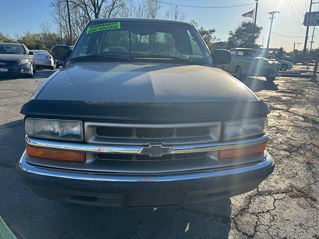 used 2000 Chevrolet S-10 car, priced at $5,995