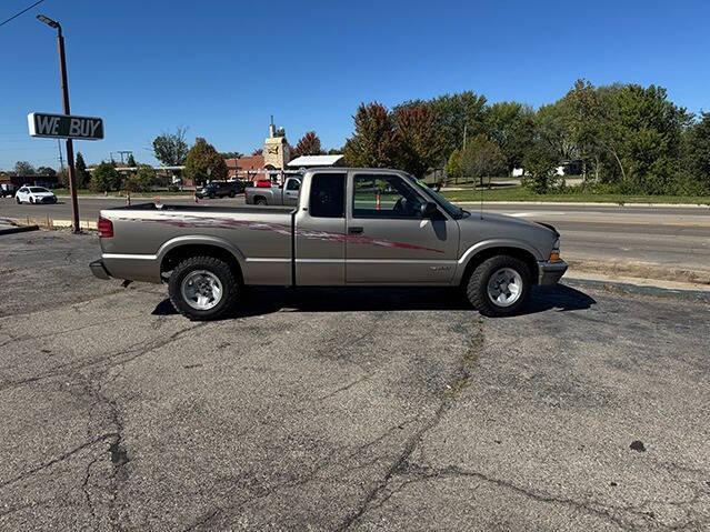 used 2000 Chevrolet S-10 car, priced at $5,495