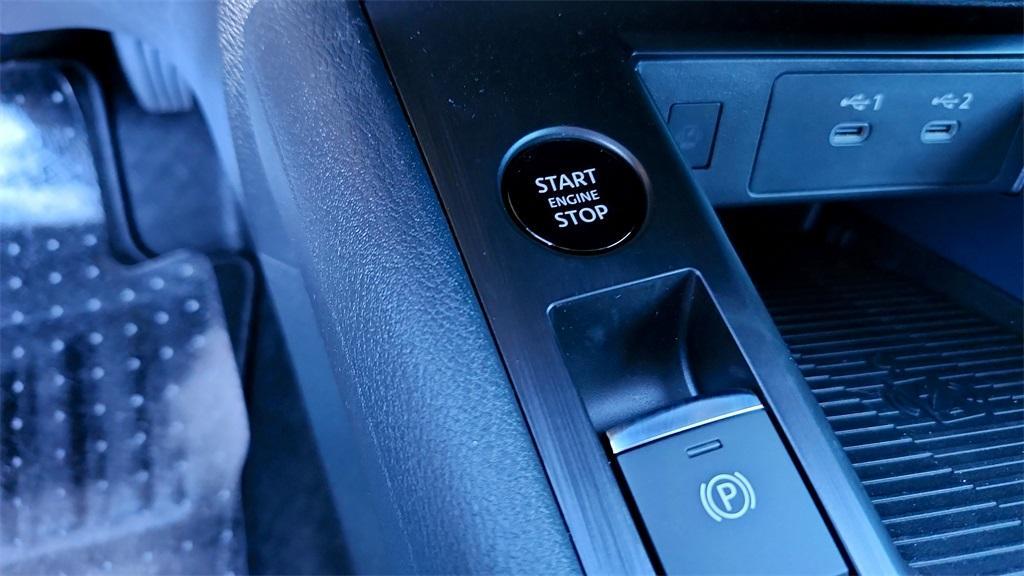 new 2025 Nissan Kicks car, priced at $23,995