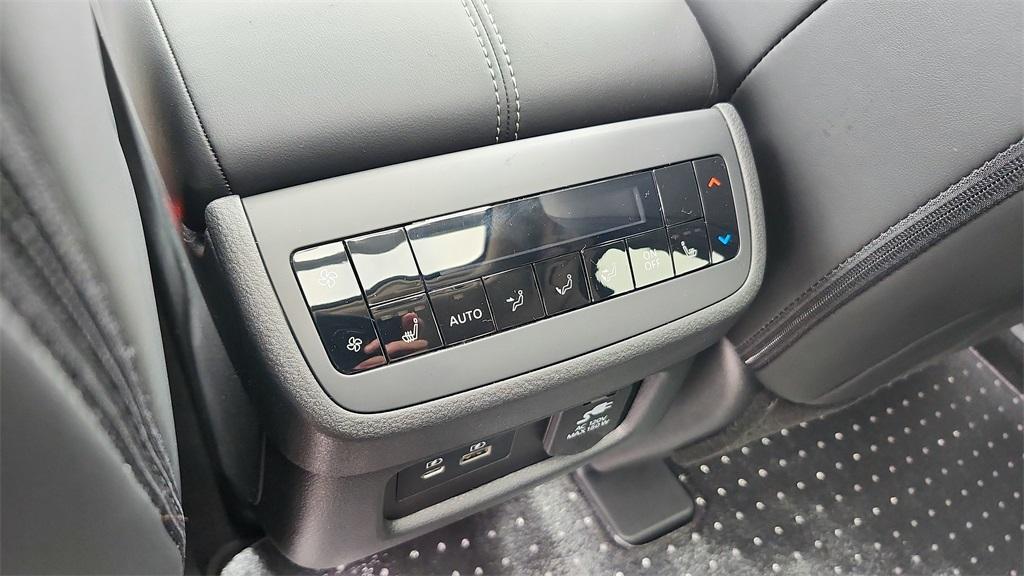 new 2025 Nissan Pathfinder car, priced at $47,391
