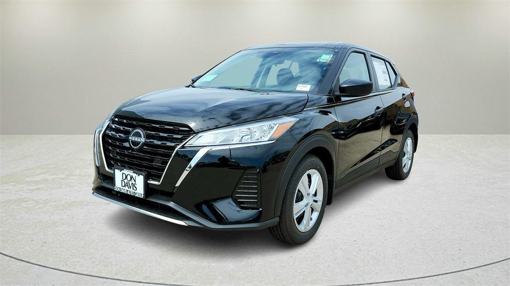 new 2025 Nissan Kicks Play car, priced at $19,857