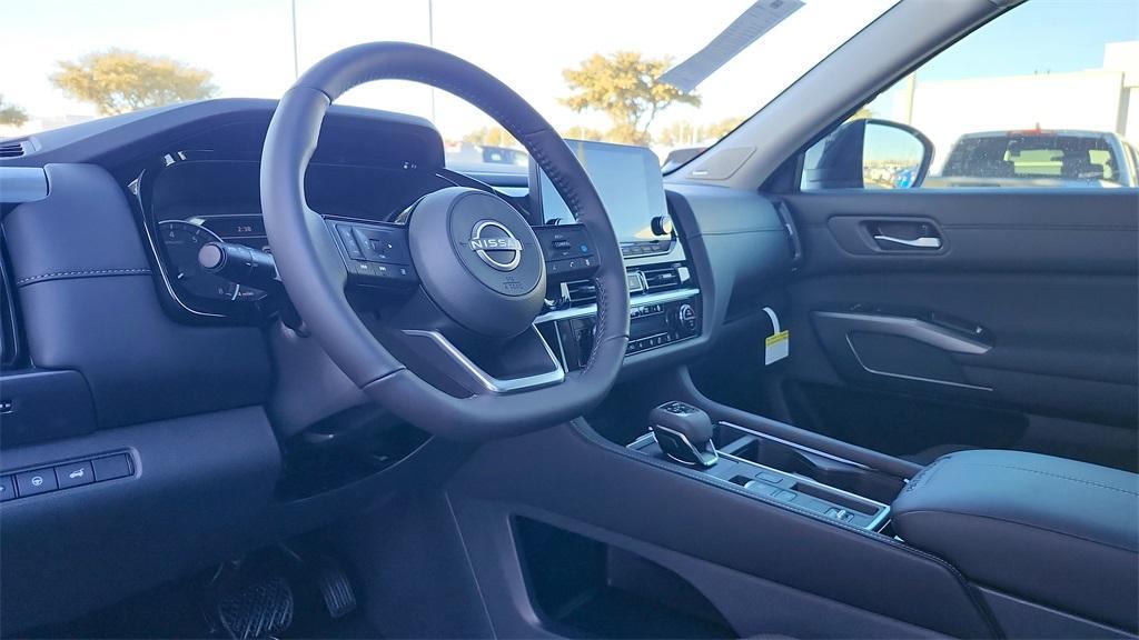 new 2025 Nissan Pathfinder car, priced at $45,085