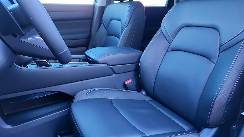 new 2025 Nissan Pathfinder car, priced at $41,253