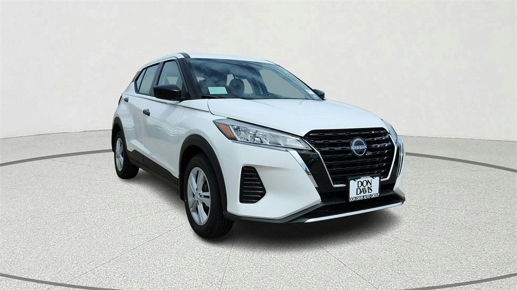 new 2025 Nissan Kicks Play car, priced at $20,347