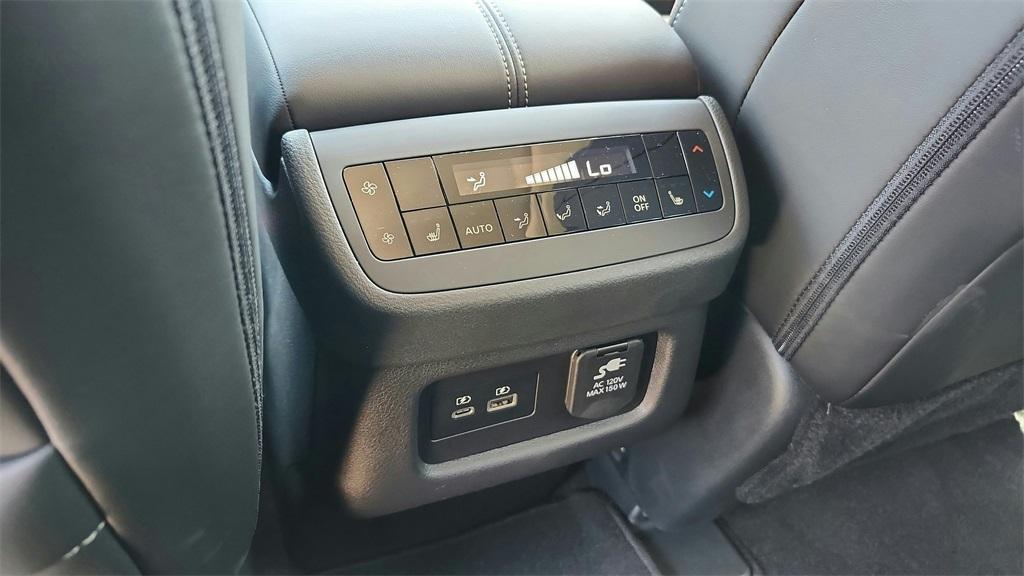 new 2025 Nissan Pathfinder car, priced at $44,752