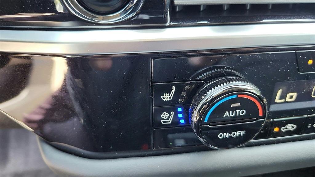 new 2025 Nissan Pathfinder car, priced at $44,752