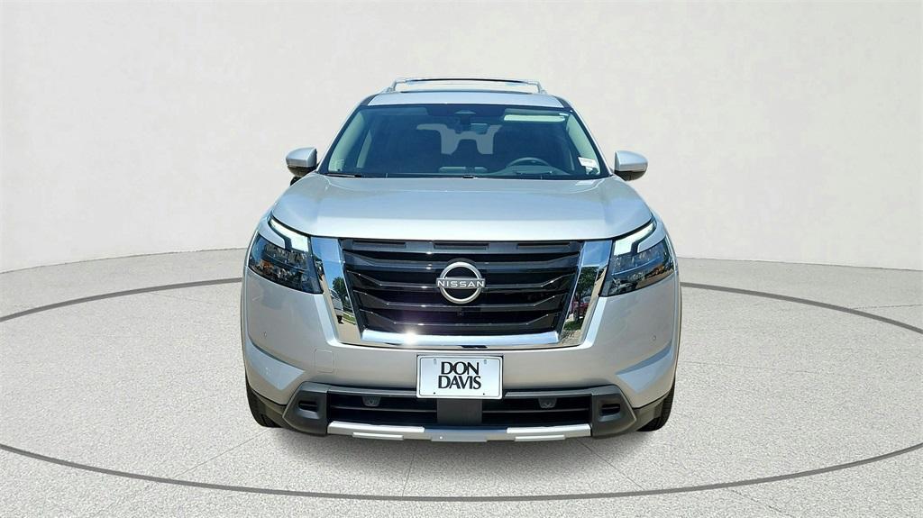 new 2025 Nissan Pathfinder car, priced at $44,752