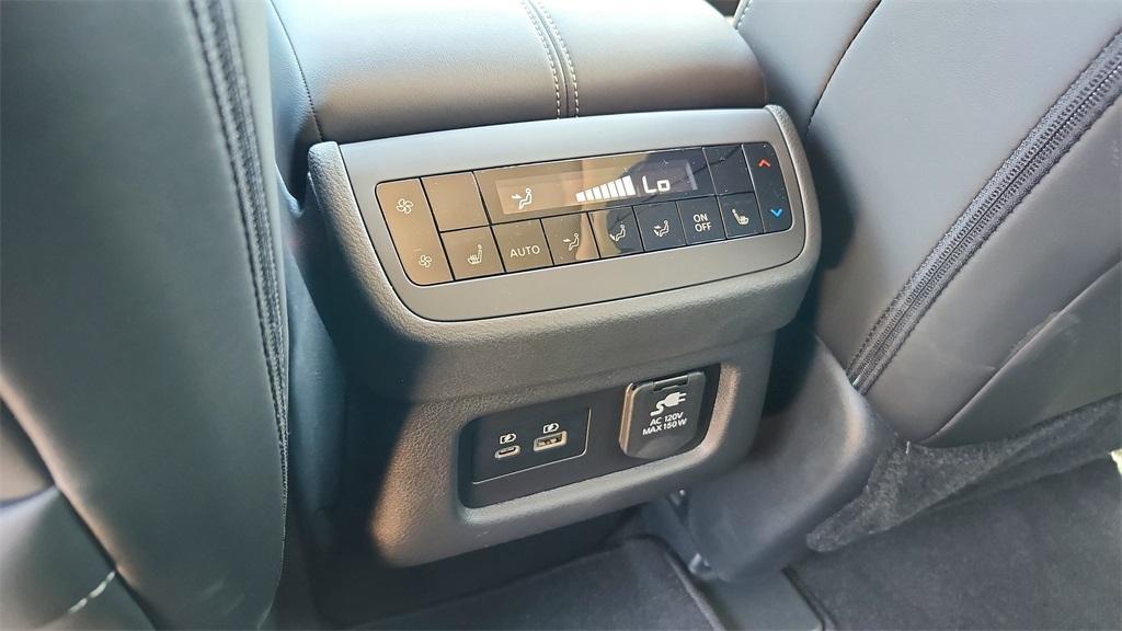 new 2025 Nissan Pathfinder car, priced at $45,752