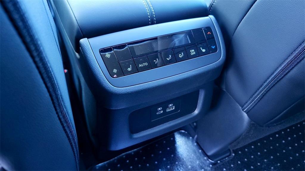 new 2025 Nissan Pathfinder car, priced at $42,967