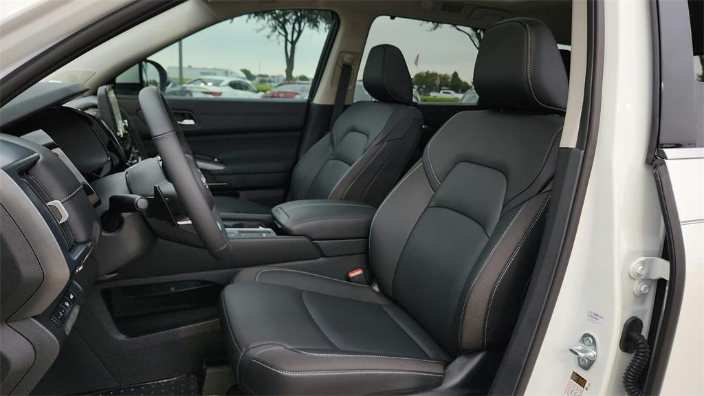new 2025 Nissan Pathfinder car, priced at $44,459