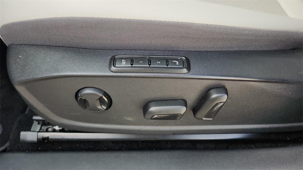 used 2021 Volkswagen ID.4 car, priced at $20,234