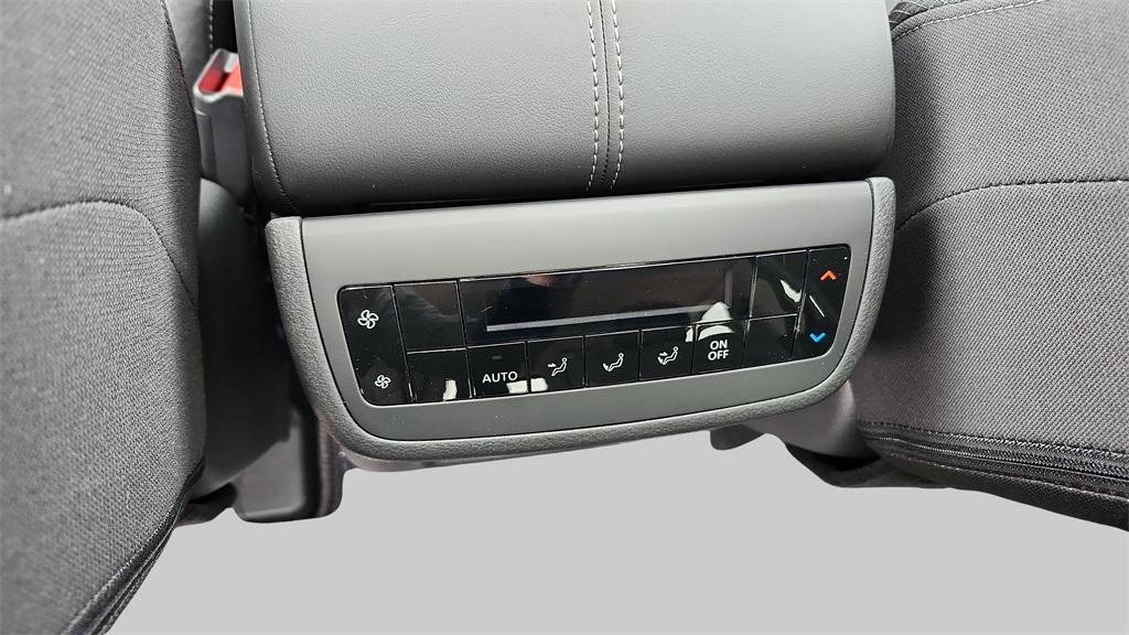 new 2025 Nissan Pathfinder car, priced at $36,274