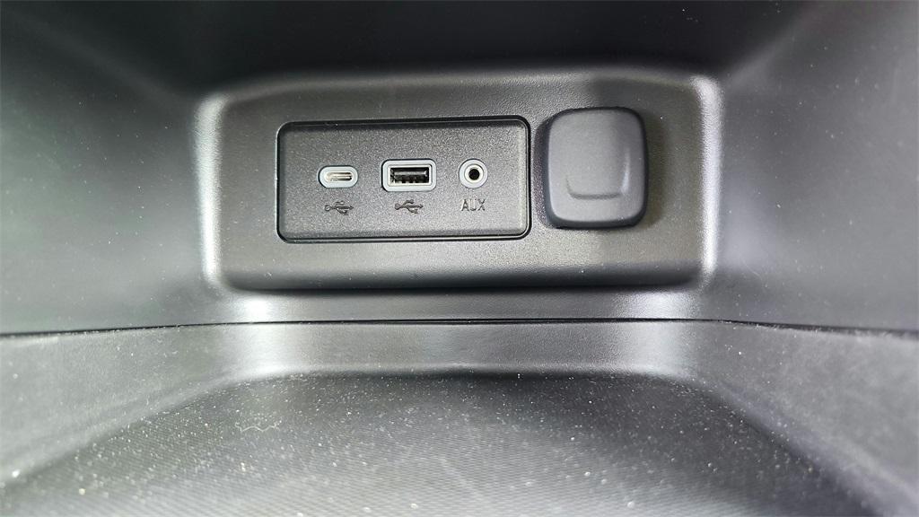 used 2022 Chevrolet Equinox car, priced at $18,294