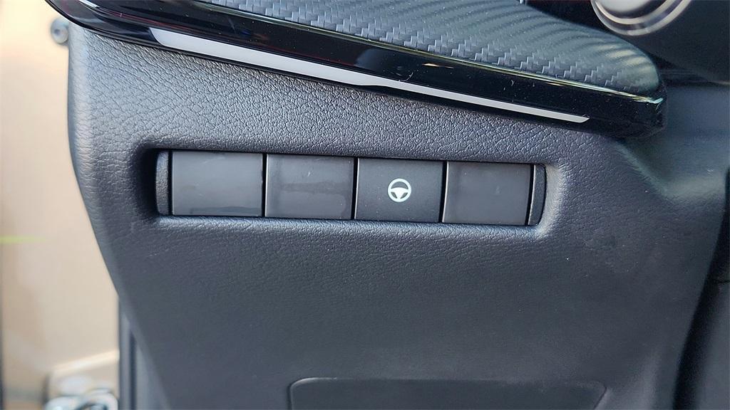new 2025 Nissan Kicks car, priced at $28,984