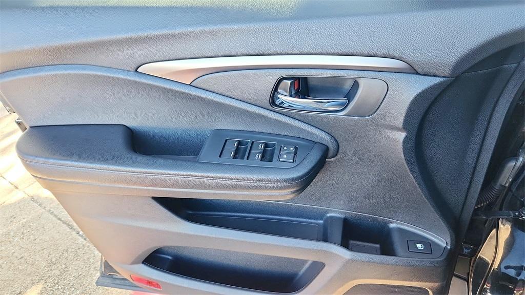 used 2022 Honda Pilot car, priced at $26,835