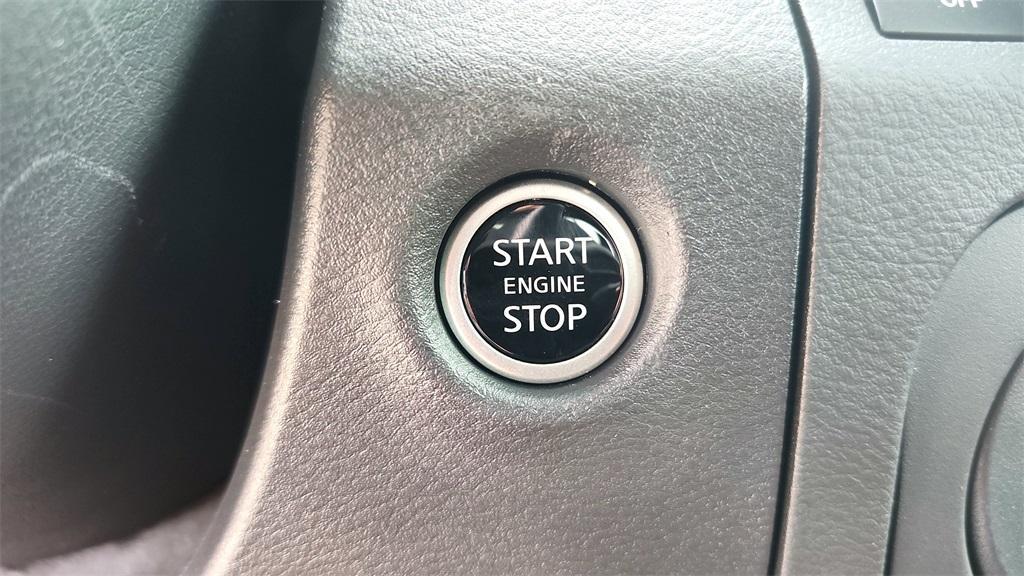 new 2025 Nissan Frontier car, priced at $44,932