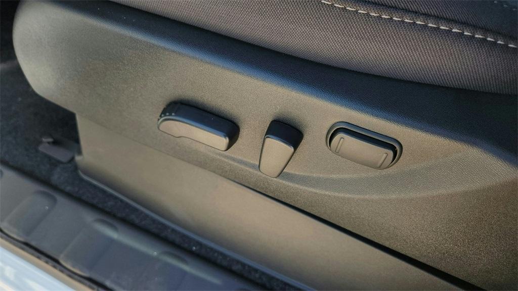 new 2025 Nissan Frontier car, priced at $46,807