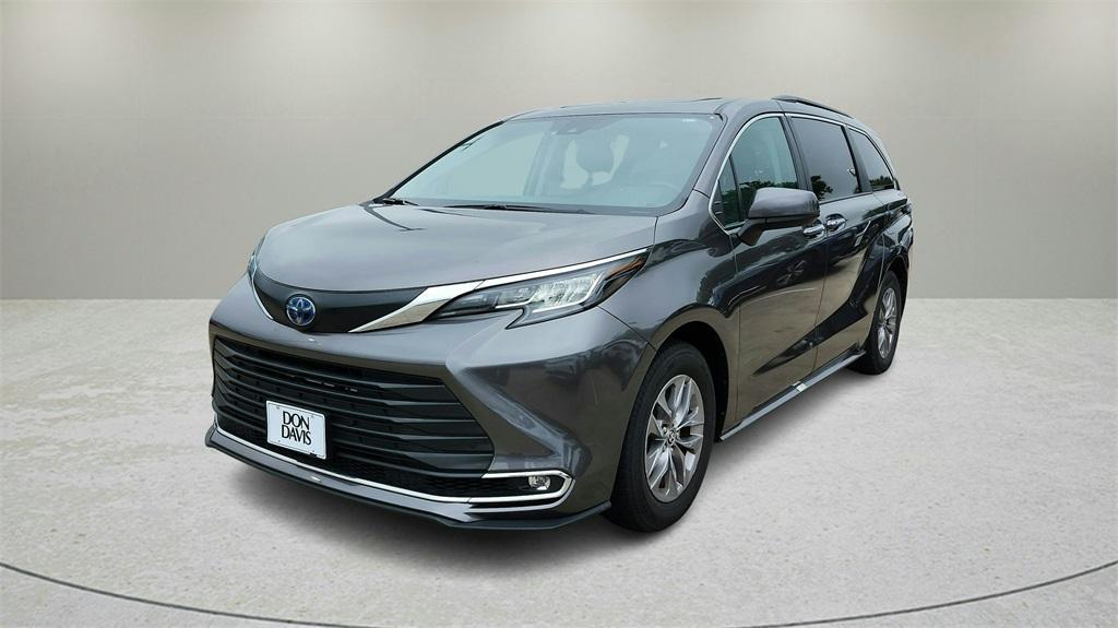 used 2023 Toyota Sienna car, priced at $39,971