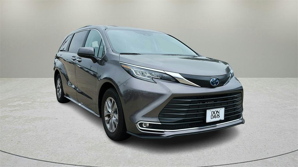 used 2023 Toyota Sienna car, priced at $39,971