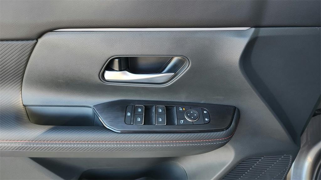 new 2025 Nissan Kicks car, priced at $28,984