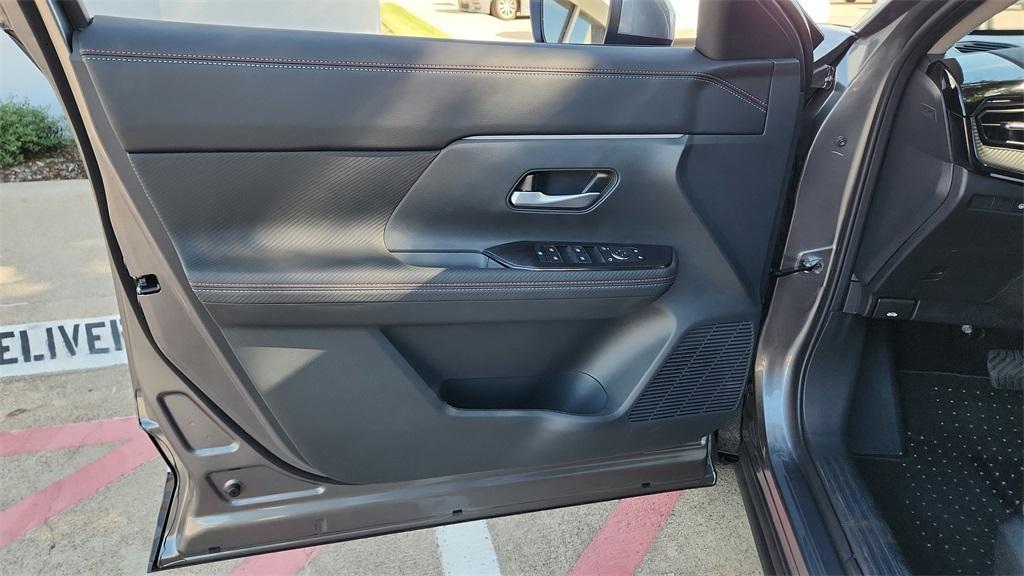 new 2025 Nissan Kicks car, priced at $28,984